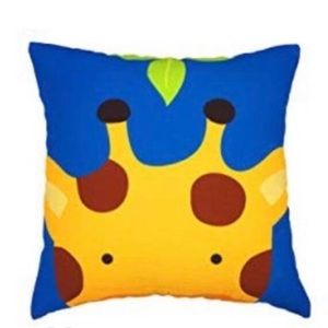Throw pillow cover with giraffe